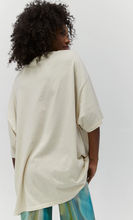 Load image into Gallery viewer, daydreamer: pink floyd queen elizabeth poster os tee