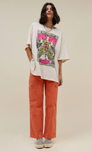 Load image into Gallery viewer, daydreamer: pink floyd queen elizabeth poster os tee