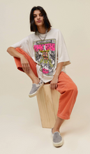 Load image into Gallery viewer, daydreamer: pink floyd queen elizabeth poster os tee