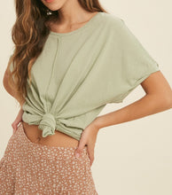 Load image into Gallery viewer, boxy front seam detail top - sage