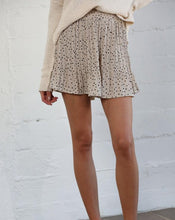 Load image into Gallery viewer, woven crepe chiffon pleated shorts - dot print
