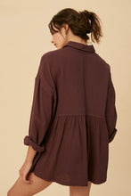 Load image into Gallery viewer, textured cotton button up top - plum
